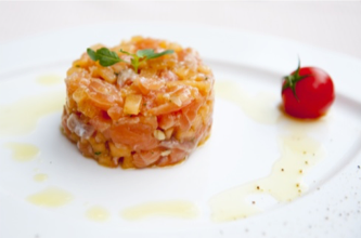 TARTARE DE SAUMON AUX POMMES ET MIEL D'ACACIA LUNE DE MIEL®