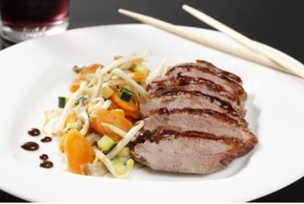 Filets de canette et wok de légumes au sirop de fleurs de coco Sunny Life® et curry